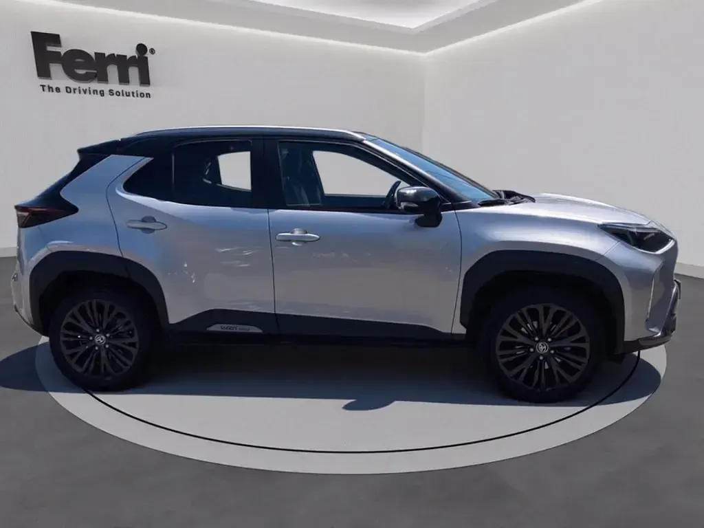Usata Toyota Yaris Cross 116 CV (85 kW) 2022 Grigio SUV