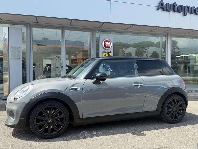 Usata Mini ONE 102 CV (75 kW) 2017 Grigio Utilitaria