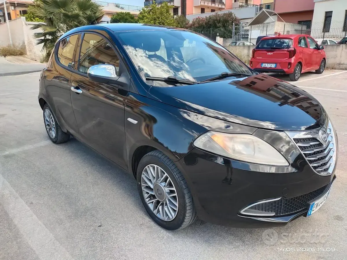 Usata Lancia Ypsilon Gold 95 CV (69 kW) 2012 Nero Utilitaria