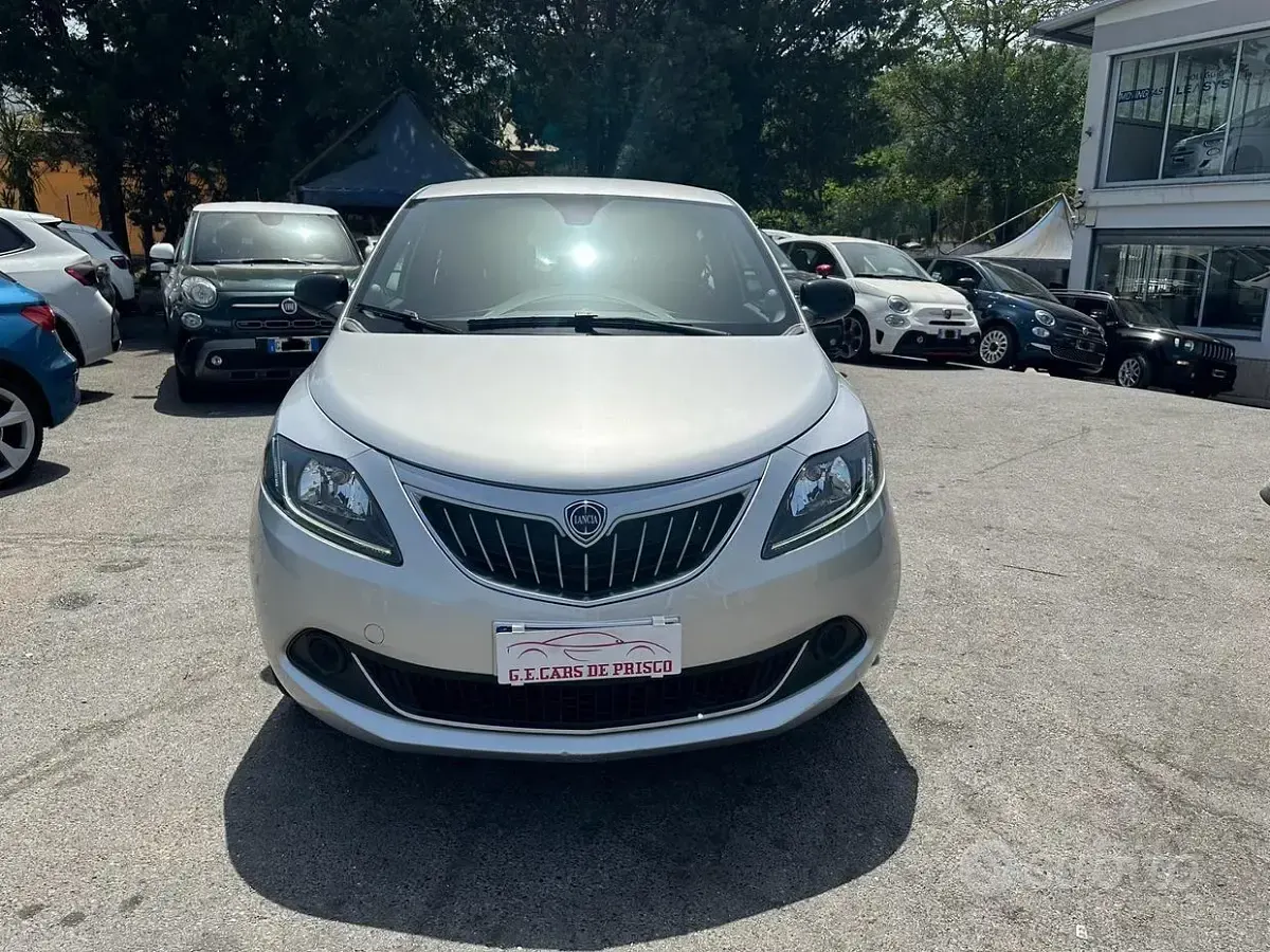 Usata Lancia Ypsilon 69 CV (50 kW) 2021 Grigio Utilitaria