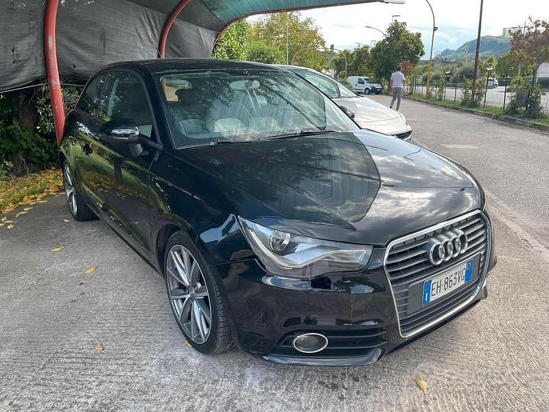 Nero Usata 2010 Audi A1 S-Line Tre volumi | 4900 € (Buon prezzo) - Immagine 1/4