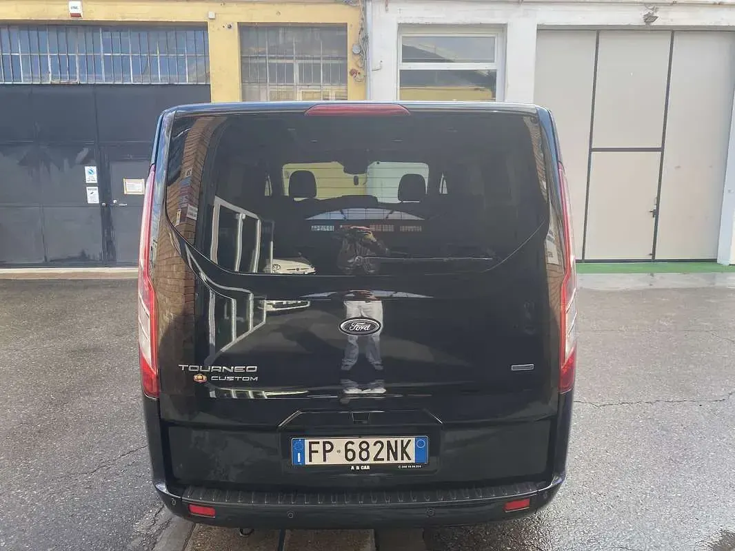 Usata Ford Tourneo Custom Titanium 131 CV (96 kW) 2018 Nero Furgone