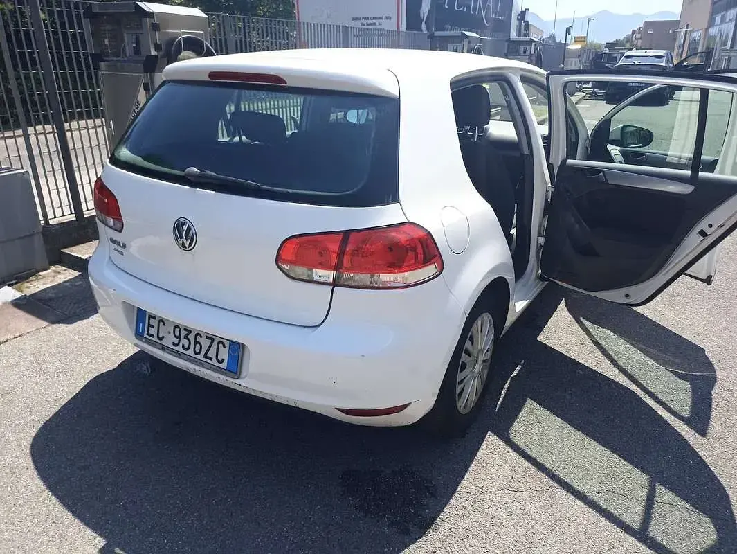 Usata VW Golf VI United 80 CV (58 kW) 2011 Bianco Utilitaria