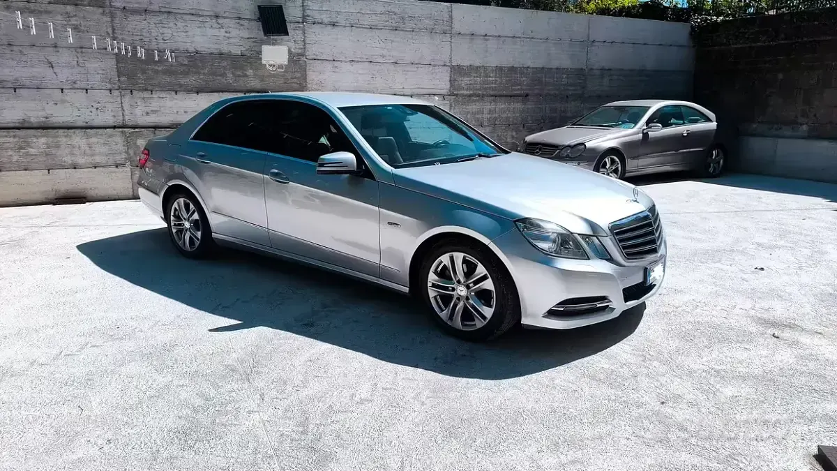Usata Mercedes E220 Avantgarde 170 CV (125 kW) 2012 Grigio Berlina