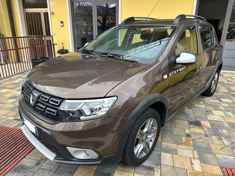 Usata Dacia Sandero Comfort 90 CV (66 kW) 2019 Marrone Berlina