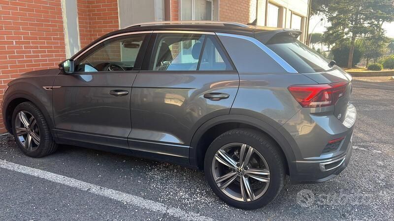 Usata VW T-Roc R-line 116 CV (85 kW) 2020 Grigio SUV