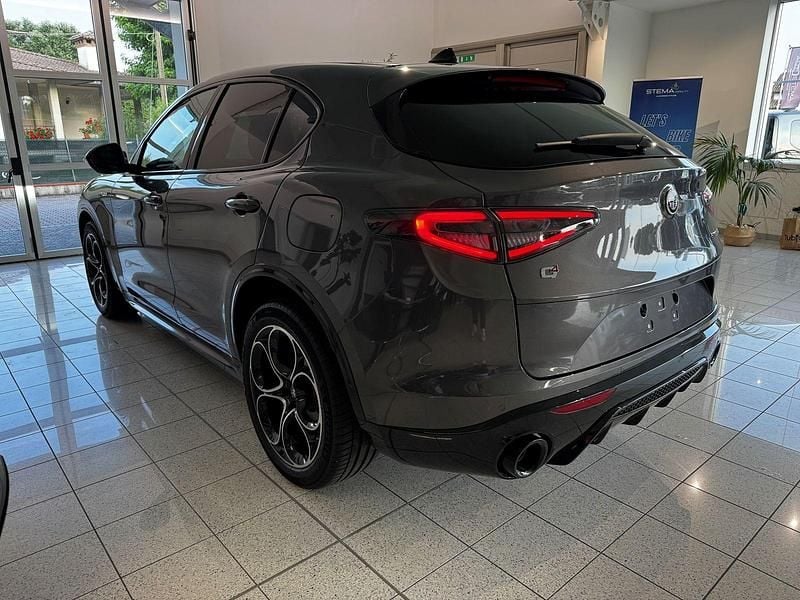 Usata Alfa Romeo Stelvio Veloce 209 CV (153 kW) 2025 Grigio vesuvio SUV