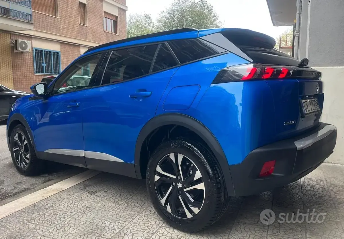 Usata Peugeot 2008 Allure 131 CV (96 kW) 2021 Blu SUV