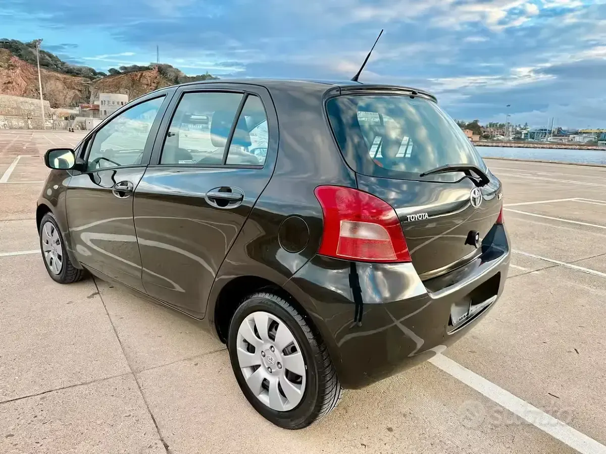 Usata Toyota Yaris 2007 Nero Utilitaria