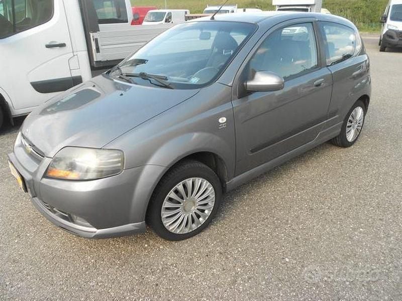Usata Chevrolet Kalos SE 72 CV (52 kW) 2008 Grigio metallizzato Utilitaria
