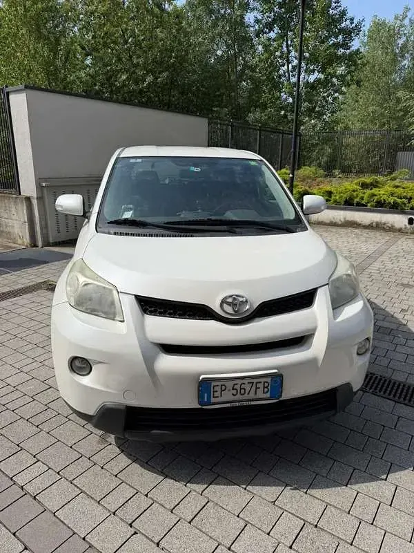 Usata Toyota Urban Cruiser Active 90 CV (66 kW) 2012 Bianco Utilitaria