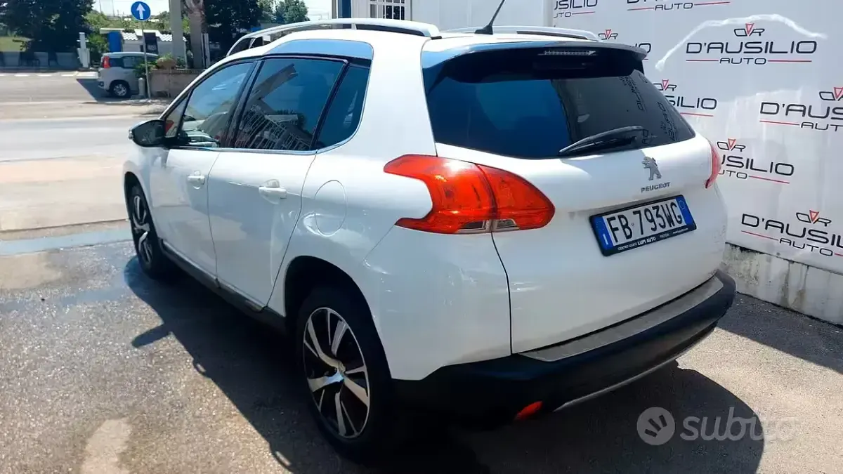 Usata Peugeot 2008 99 CV (72 kW) 2015 Bianco SUV