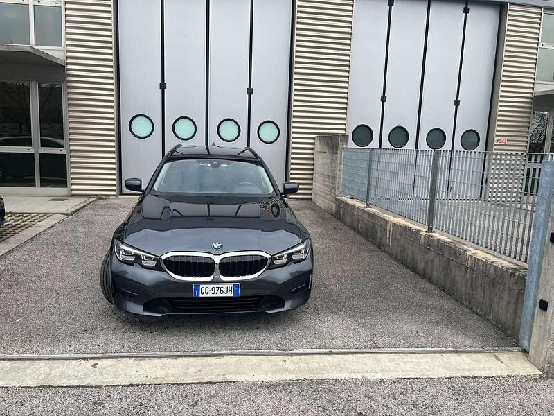 Usata BMW 320 Advantage 190 CV (139 kW) 2021 Mineral grey Station wagon
