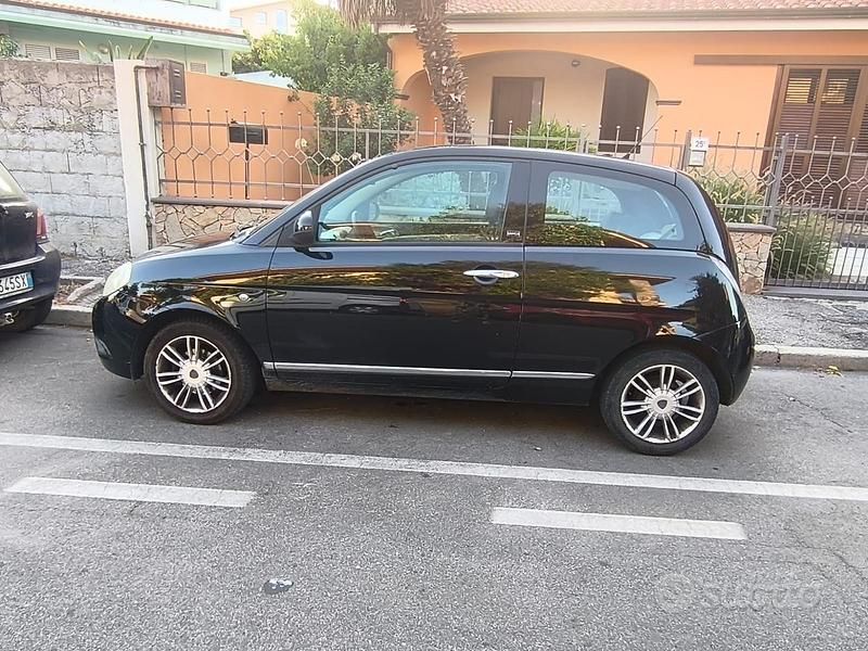 Nero Usata 2011 Lancia Ypsilon Due volumi | 5000 € (Molto cara) - Immagine 1/4