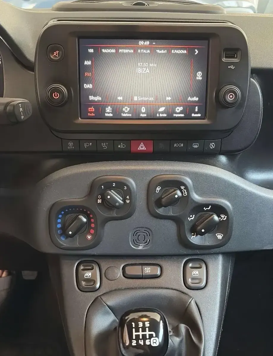 Usata Fiat Panda Cross Cross 65 CV (47 kW) 2026 Rosso Utilitaria