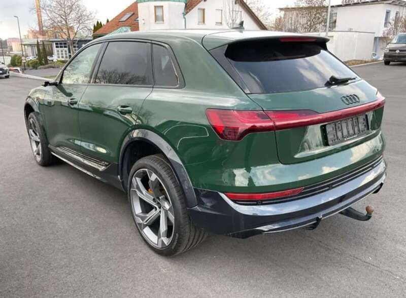 Usata Audi e-tron Business 225 kW (307 CV) 2021 Verde SUV