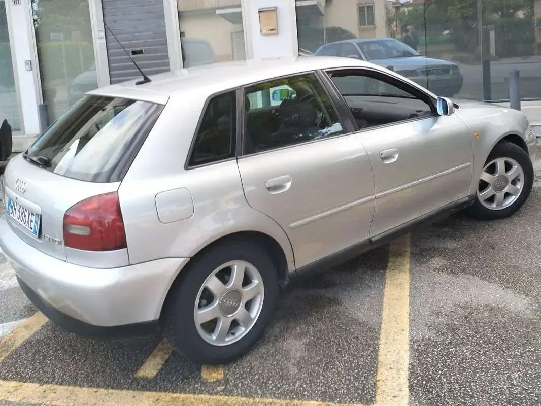 Usata Audi A3 Ambiente 110 CV (80 kW) 2000 Argento Utilitaria