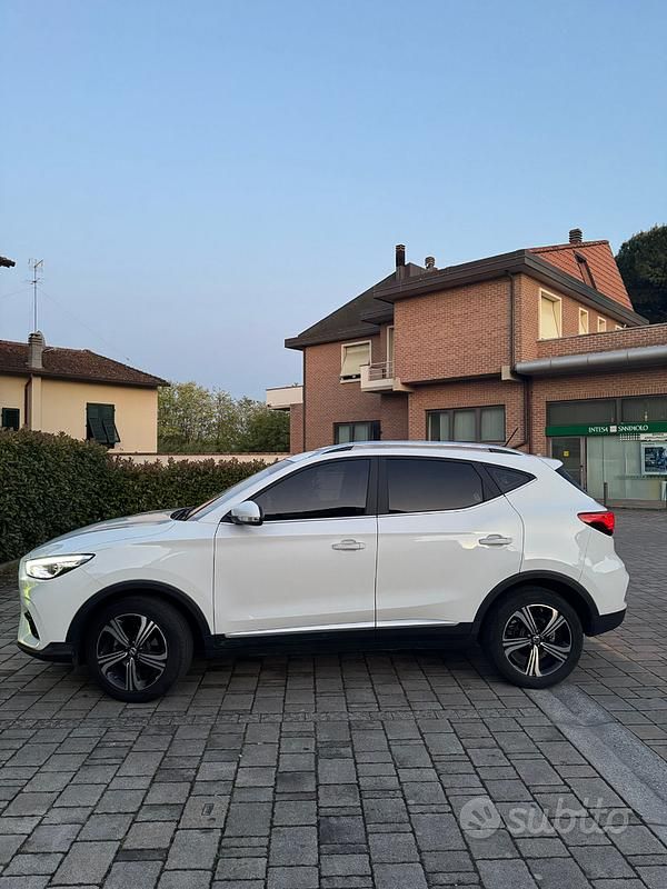 Usata MG ZS 106 CV (77 kW) 2024 Bianco Berlina