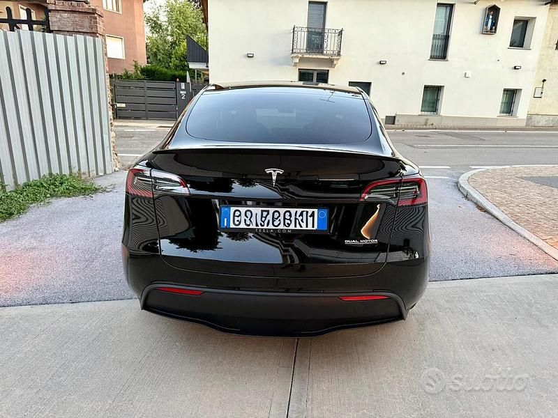 Usata Tesla Model Y Performance 392 kW (534 CV) 2024 Nero SUV