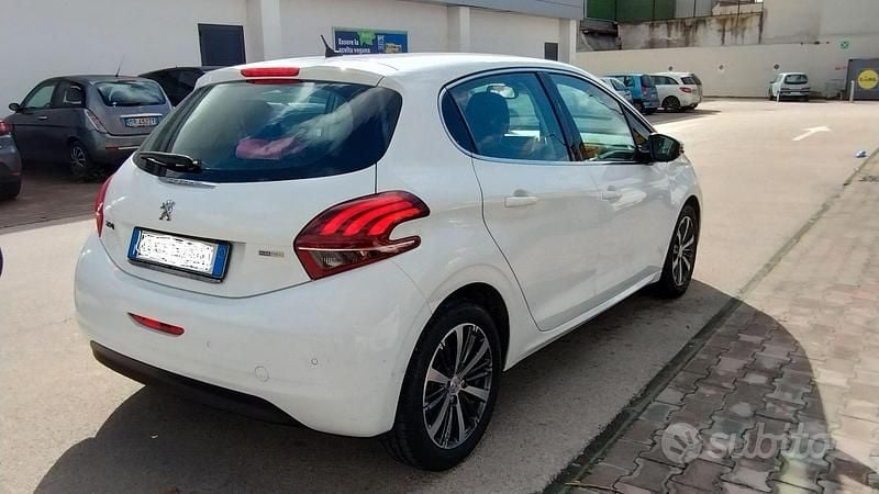 Usata Peugeot 208 Allure 110 CV (80 kW) 2017 Bianco Utilitaria