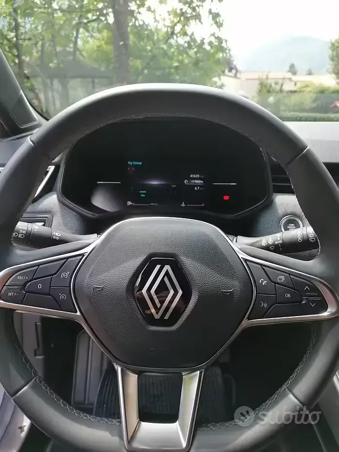 Usata Renault Clio V Techno 90 CV (66 kW) 2024 Grigio Utilitaria