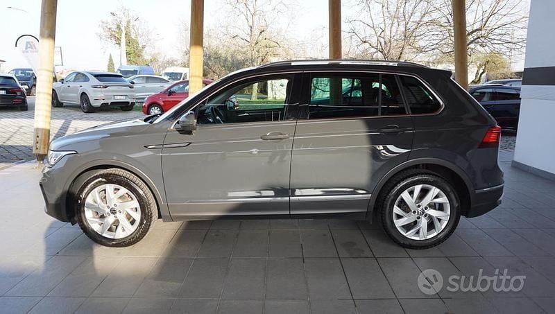 Usata VW Tiguan Elegance 150 CV (110 kW) 2022 Grigio SUV