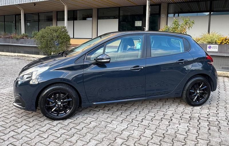 Usata Peugeot 208 Allure 74 CV (54 kW) 2016 Nero Utilitaria