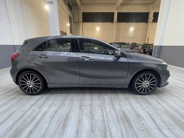 Usata Mercedes A160 102 CV (75 kW) 2017 Grigio Berlina