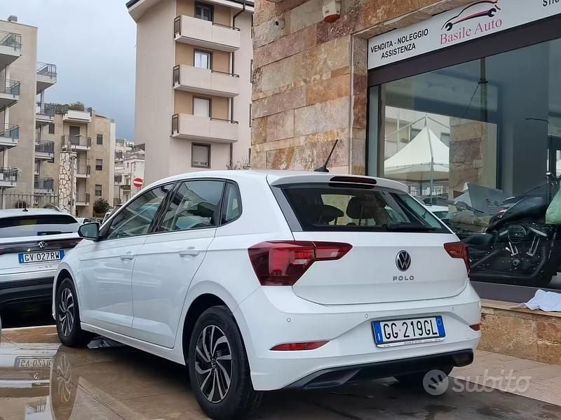 Usata VW Polo Life 95 CV (69 kW) 2021 Bianco Utilitaria