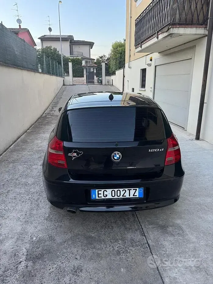 Usata BMW 130 177 CV (130 kW) 2011 Nero Utilitaria