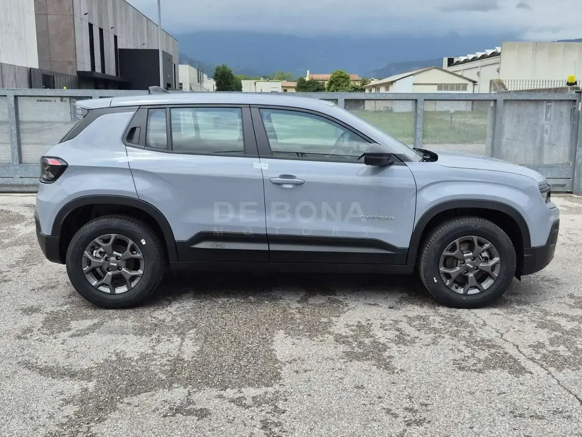 Nuova Jeep Avenger Longitude 110 CV (80 kW) 2026 Storm SUV