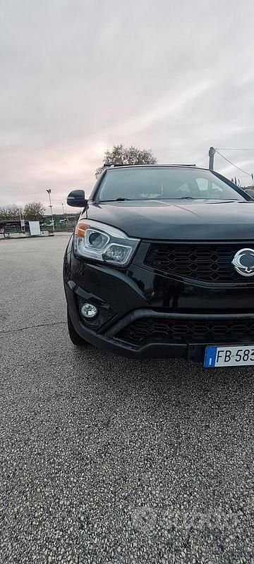 Nero Usata 2015 Ssangyong (KGM) Korando SUV | 6950 € (Buon prezzo) - Immagine 1/4
