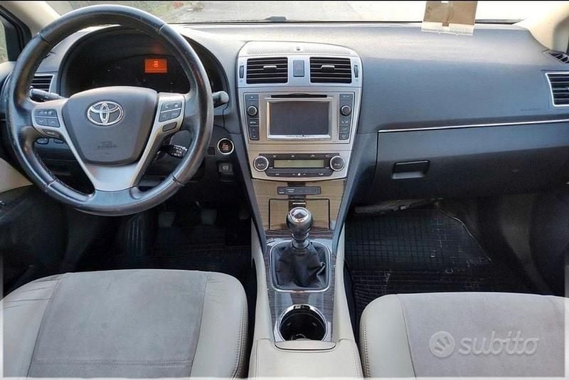 Usata Toyota Avensis Lounge 124 CV (91 kW) 2012 Nero Station wagon