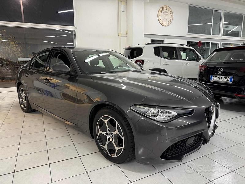 Grigio Usata 2022 Alfa Romeo Giulia Business Tre volumi | 28.800 € (Buon prezzo) - Immagine 1/4