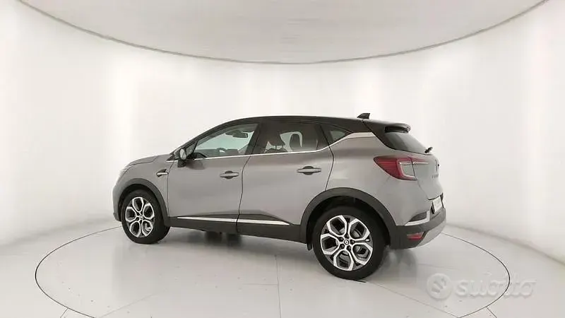 Usata Renault Captur Techno 101 CV (74 kW) 2023 Grigio SUV