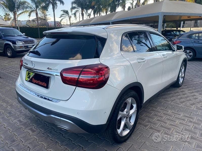 Usata Mercedes GLA200 136 CV (100 kW) 2017 Bianco SUV