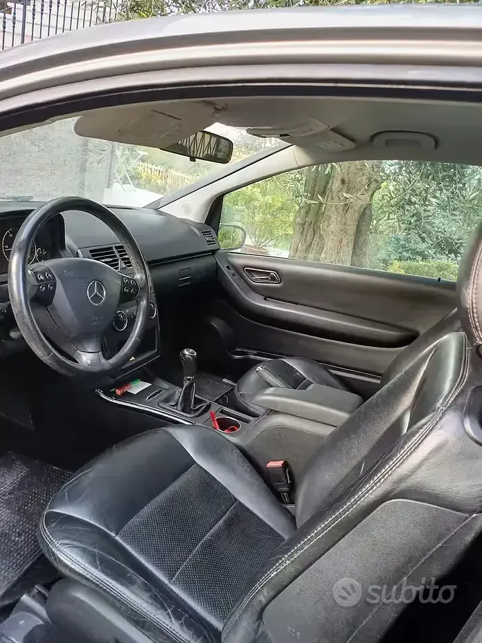 Usata Mercedes A180 109 CV (80 kW) 2005 Grigio Berlina