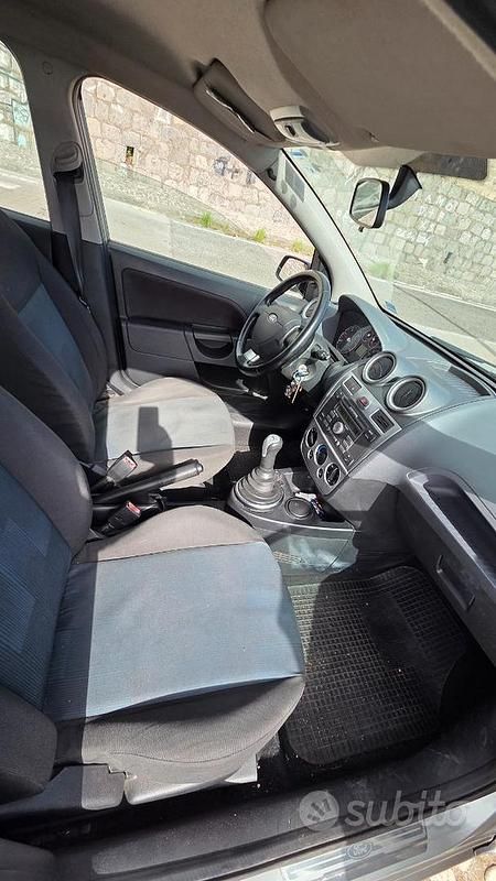 Usata Ford Fiesta 68 CV (50 kW) 2004 Berlina