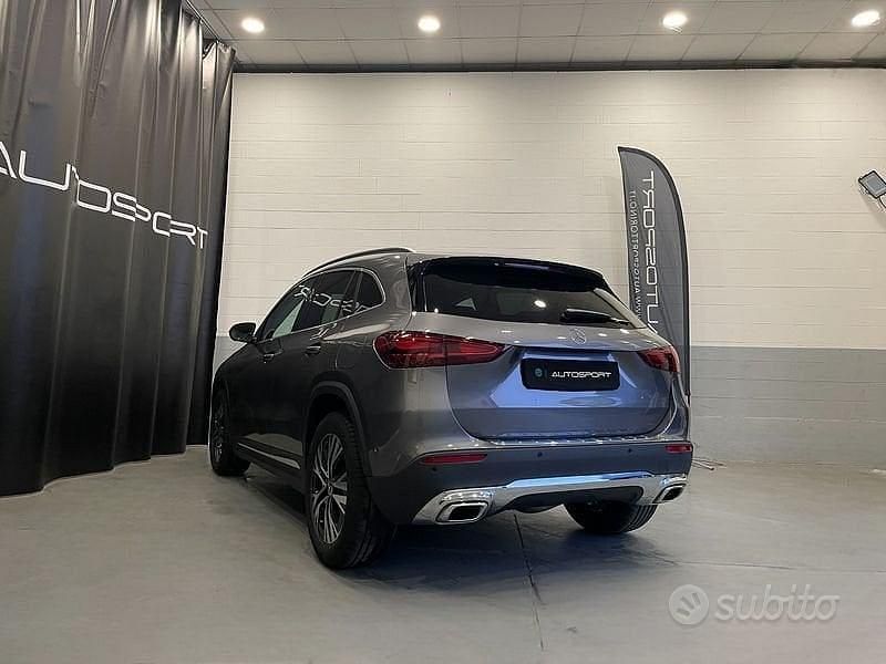 Usata Mercedes GLA180 Advanced 116 CV (85 kW) 2023 Gray SUV