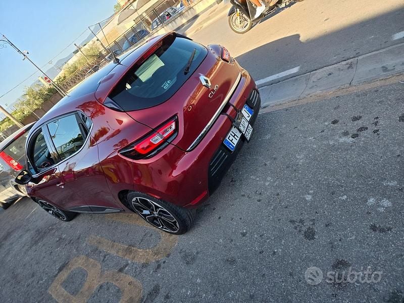 Begagnad Renault Clio IV 75 HK (55 kW) 2017 Röd Halvkombi
