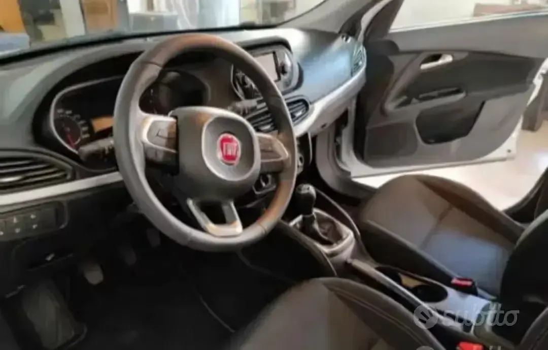 Usata Fiat Tipo 95 CV (69 kW) 2017 Grigio Berlina