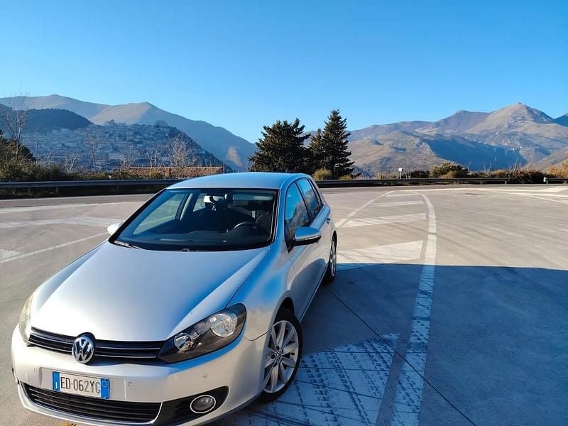 Usata VW Golf VI Comfortline 104 CV (76 kW) 2011 Argento Utilitaria