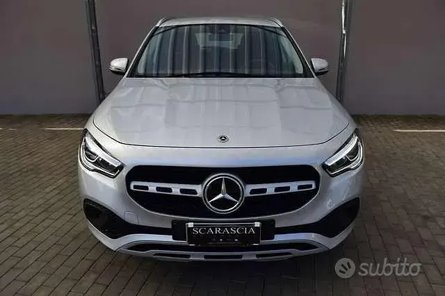 Usata Mercedes GLA200 Business 150 CV (110 kW) 2023 Grigio SUV