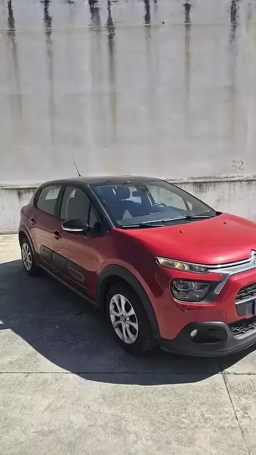 Begagnad Citroën C3 Shine 102 HK (75 kW) 2023 Röd Halvkombi