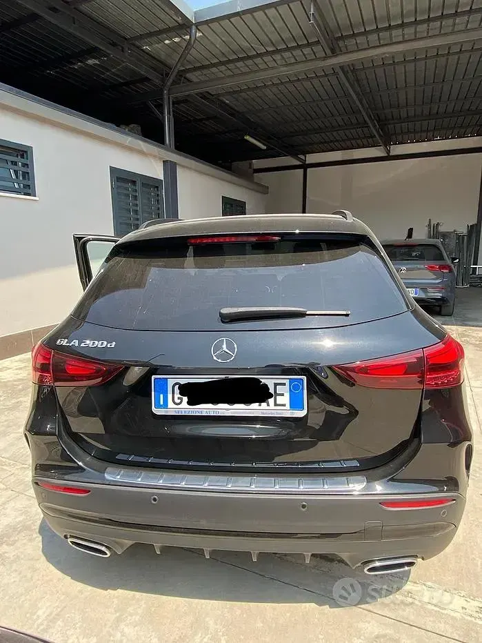 Usata Mercedes GLA200 163 CV (119 kW) 2024 Nero SUV