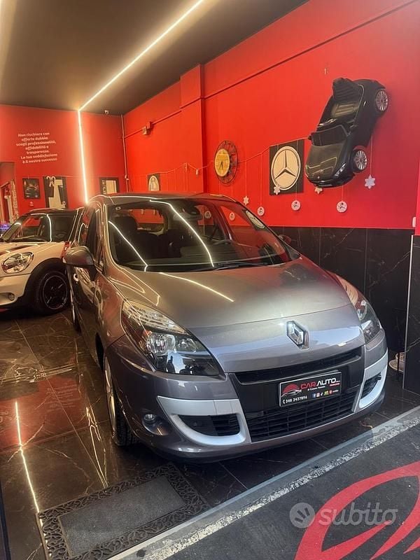 Usata Renault Scénic III Luxe 110 CV (80 kW) 2010 Grigio Monovolume