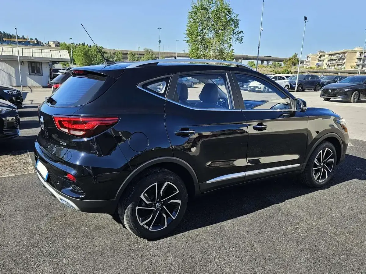 Usata MG ZS Luxury 106 CV (77 kW) 2024 Nero SUV