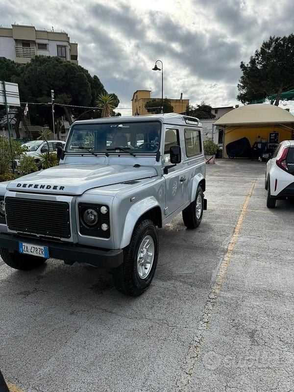 Käytetty Land Rover Defender 86 HP (63 kW) 2010 Harmaa Katumaasturi