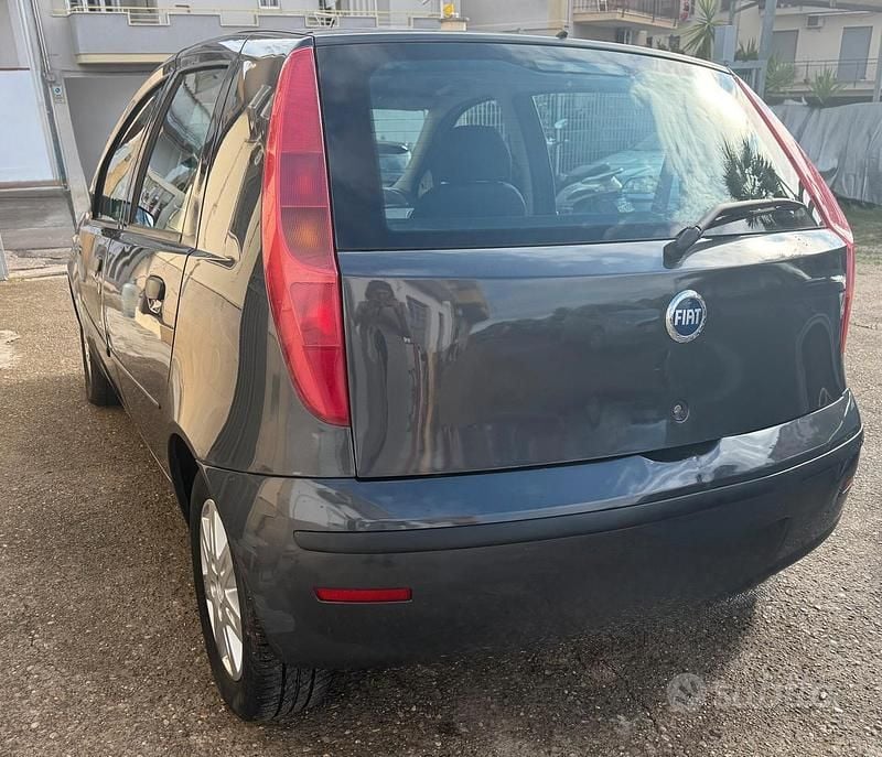 Usata Fiat Punto Dynamic 60 CV (44 kW) 2004 Nero Berlina