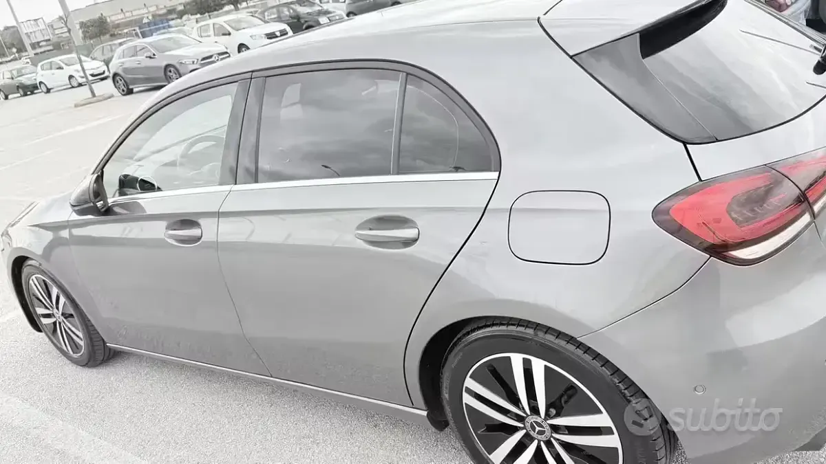 Usata Mercedes 180 116 CV (85 kW) 2020 Grigio Berlina